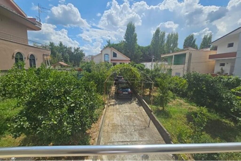 Vilë - Për Shitje - Linzë, Tiranë(ID: 530571009-110)