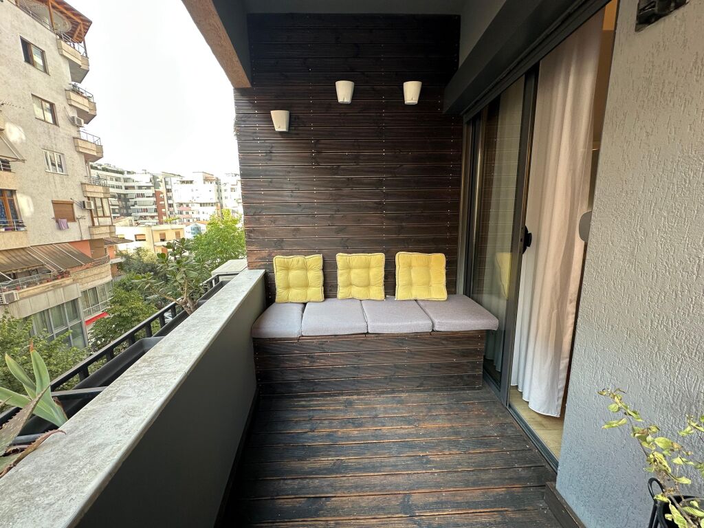 APARTAMENT 1+1 ME QIRA | Astir