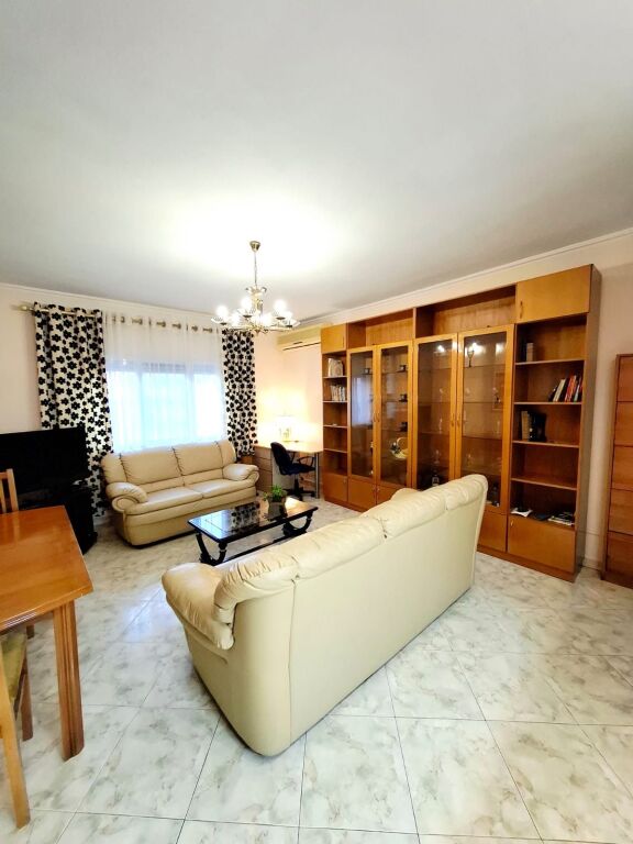 Jepet Me Qera Apartament 1+1+1 Ballkon