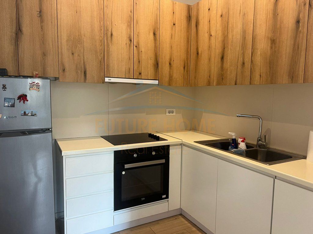 Affitto, Appartamento 1+1, Via Kavajes, Ex Parco, Tirana.