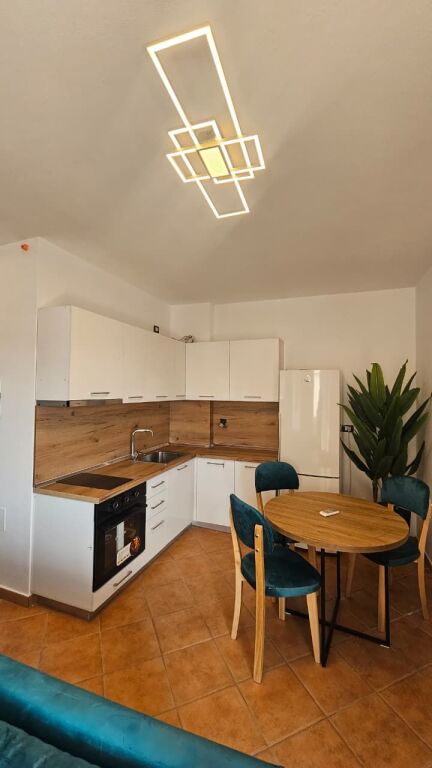 🏡 Shitet Apartament 1+1 | Shkëmbi i Kavajës, Rruga Dytësore