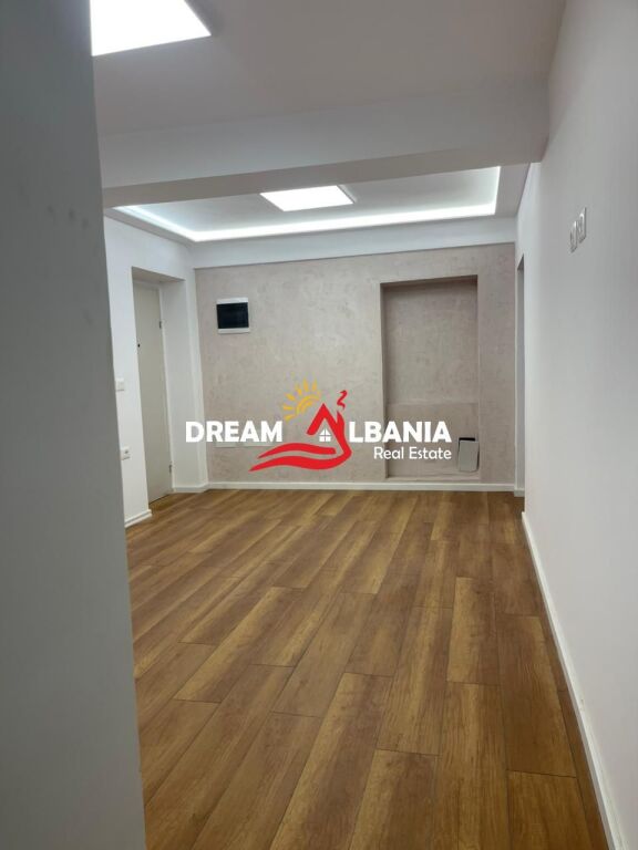Jepet Ambient Biznesi ne zonen e Brrylit prane Maternitetit te Ri (ID 42611555)