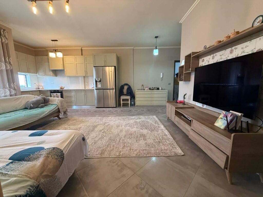 Shitet Apartament 2+1