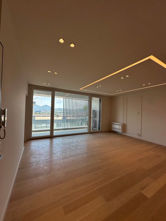 Apartament 3+1 per shitje pranë Pallatit te Brigadave.