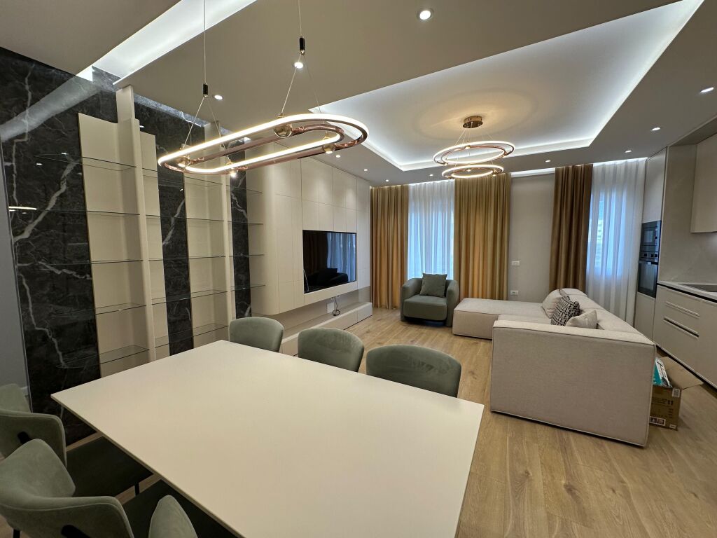 Apartament 3+1+2 per shitje ne Laprake