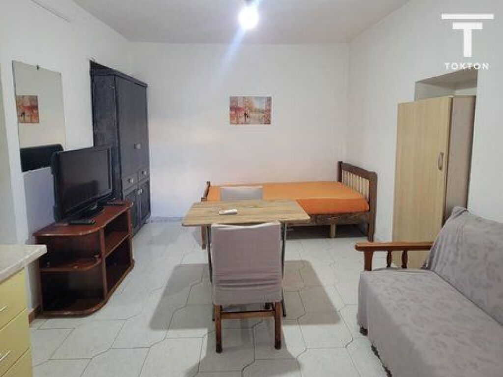 QIRA, GARSONIERE , TEK SHKOLLA "XHEMZI DELLI" , TIRANE