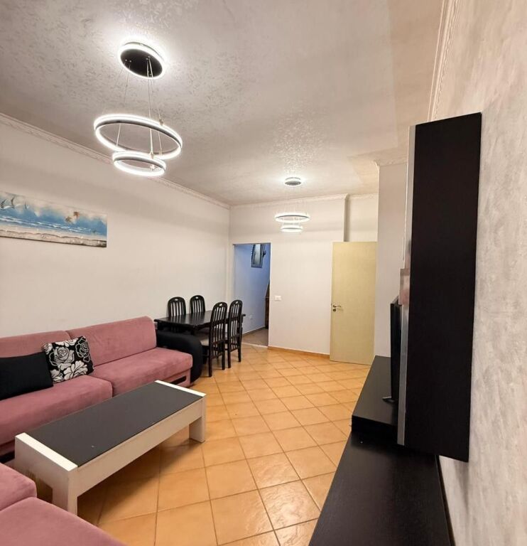 📌Shitet Apartament 1+1 – Rruga Ali Demi (pranë Tregut të Ri Elektrik)
