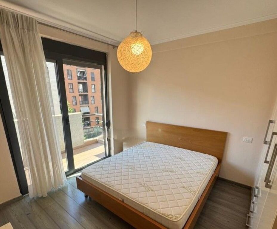 Jepet me Qira Apartament 2+1+2 në Rrugën e Kosovarëve