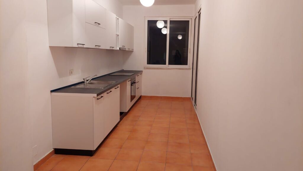 Astir, Complesso Fratari affitta appartamento, 2+1+2, arredato. 45,000Leke