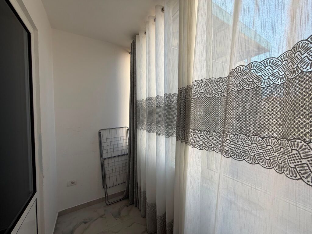 Shitet Apartament 1+1 te Rrota Kuqe