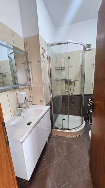 🏡 Shitet Apartament 1+1 | Shkëmbi i Kavajës, Rruga Dytësore