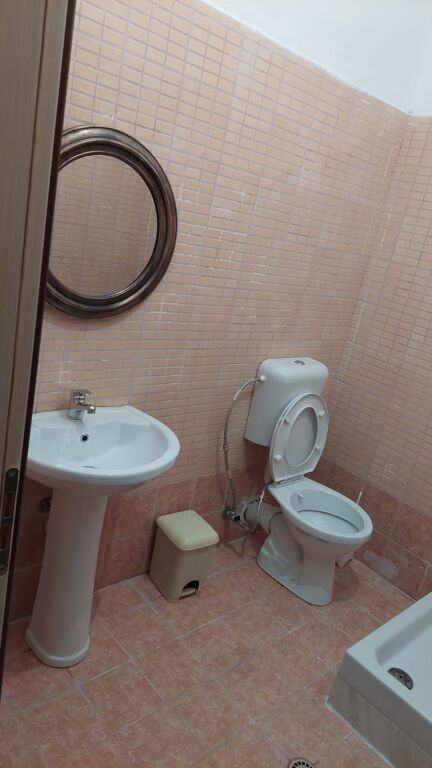 Astir, Complesso Fratari affitta appartamento, 2+1+2, arredato. 45,000Leke
