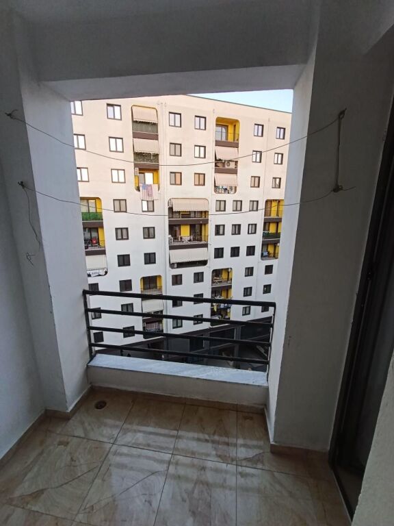 Shitet Apartament 1+1