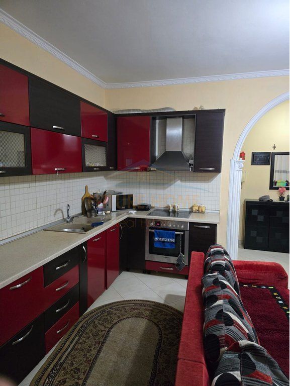 Shitet,Apartament 1+1,Yzberisht