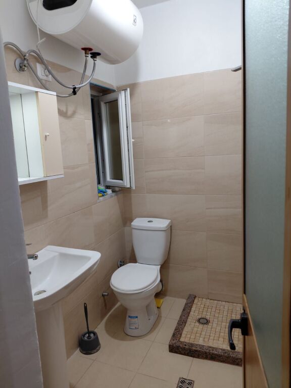 Rent | Shtëpi private 1 + 1 | Rruga 5 Maji | 380 €/month