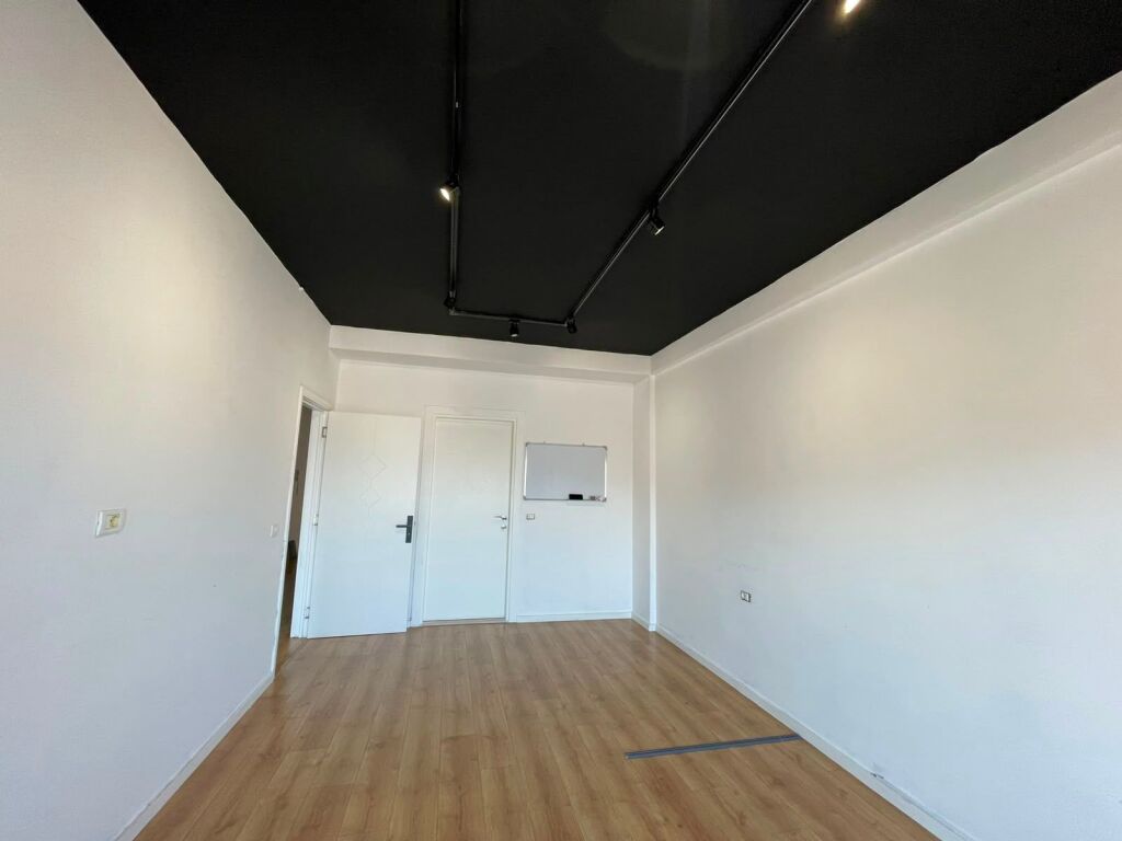 Office space for rent at Kristal Center, Paris Commune