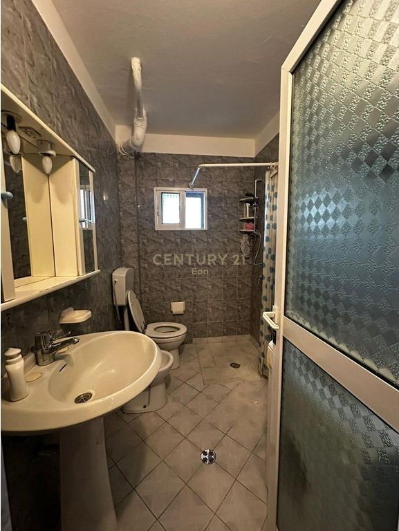 SHITET APARTAMENT KATI 4, 1+1 TEK STADIUMI, NE DURRES !