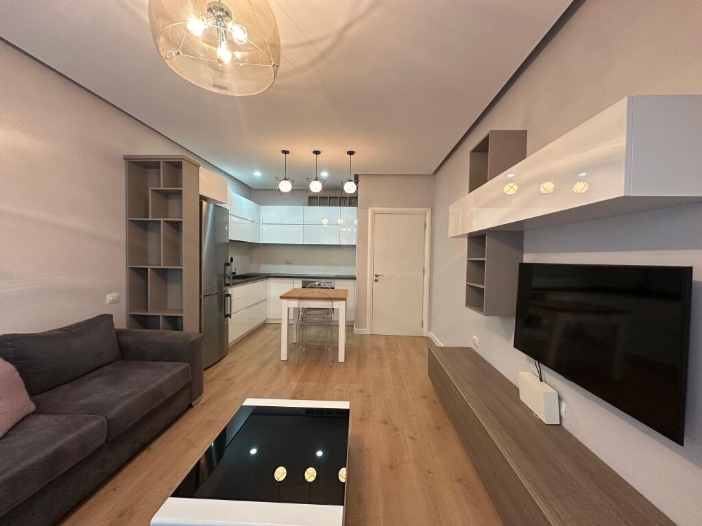 APARTAMENT 1+1 ME QIRA | Astir