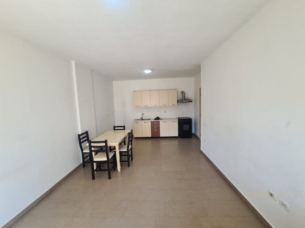 APARTAMENT 2+1+2 TE UNAZA E RE! 163,000 €
