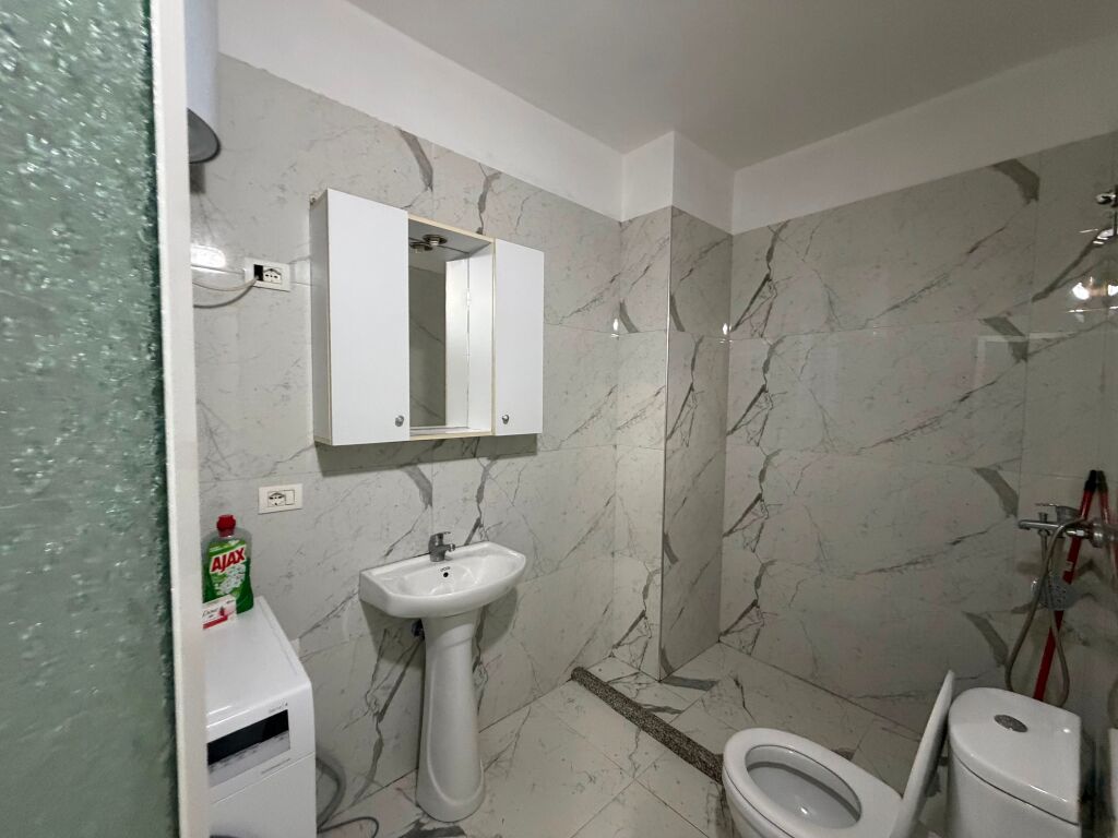 Shitet Apartament 1+1 te Rrota Kuqe