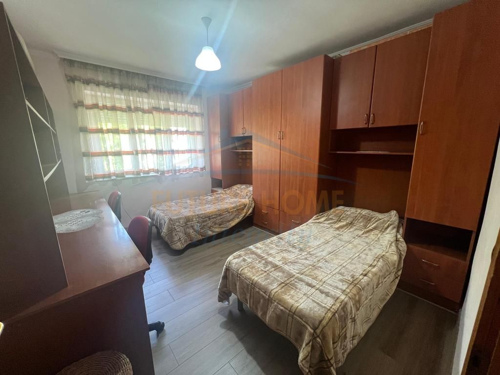 Shitet, Apartament 2+1, Ali Demi, Tiranë.