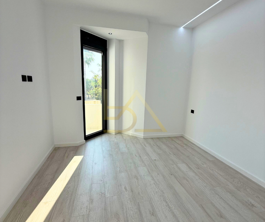 Shitet Apartament – Lungomare, Vlorë