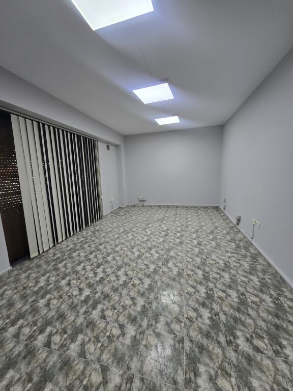 Office for rent in Bllok-Garda
