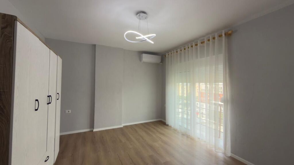 Affittasi appartamento 2+1 nella "Zona della Dogana", - Tirana