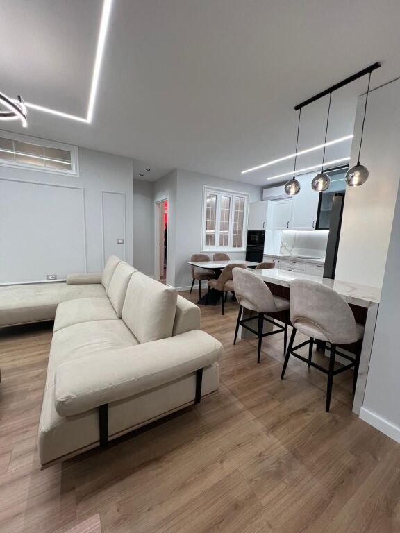 🏢Tek Selvia,prane Supermarket SPAR jepet me qera apartament,2+1,i mobiluar 1,000 Euro