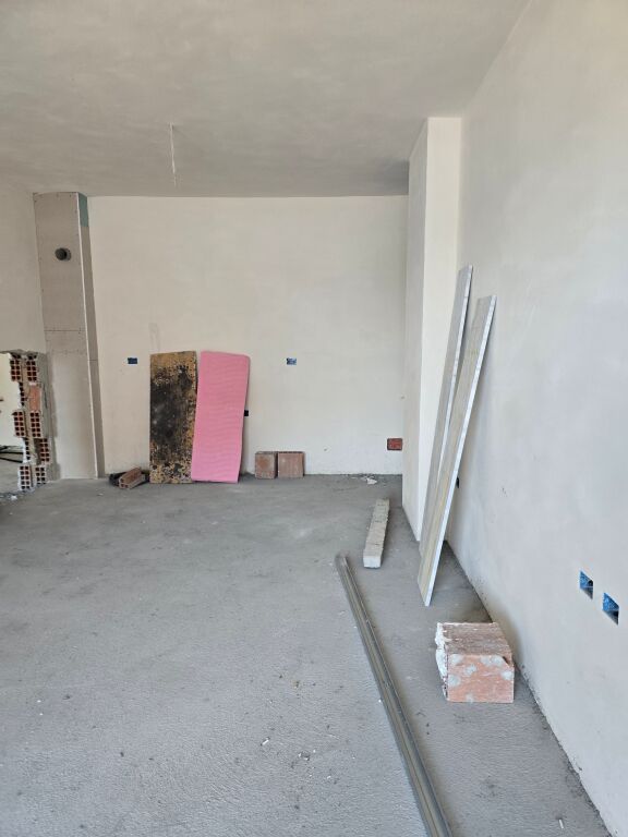 SHITET APARTAMENT  NË PASKUQAN,TIRANË
