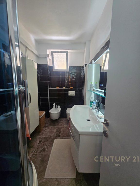 SHITET APARTAMENT 2+1+GARAZHD KET ISH-URT'ja !!!