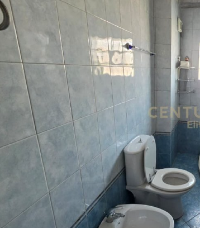 Xhamllik, Jepet me qira apartament 2+1
