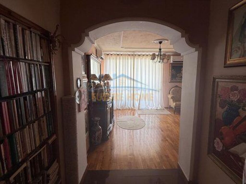 Shitet, Apartament 2+1, Materniteti i Ri, Tiranë