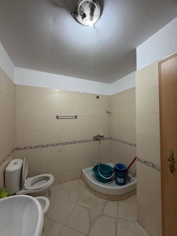 Shitet Apartament 2+1+2 te Rruga e Kavajës(Globi)