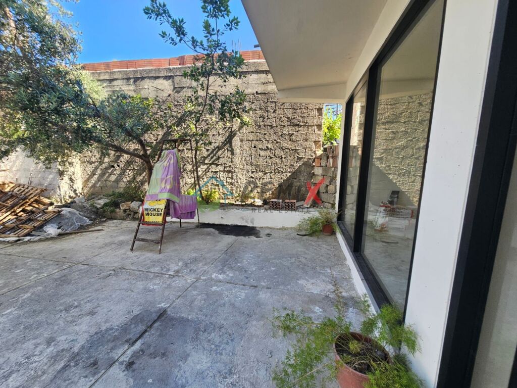 BUSINESS PREMISES FOR RENT NEAR THE RED CROSS - DURRËS