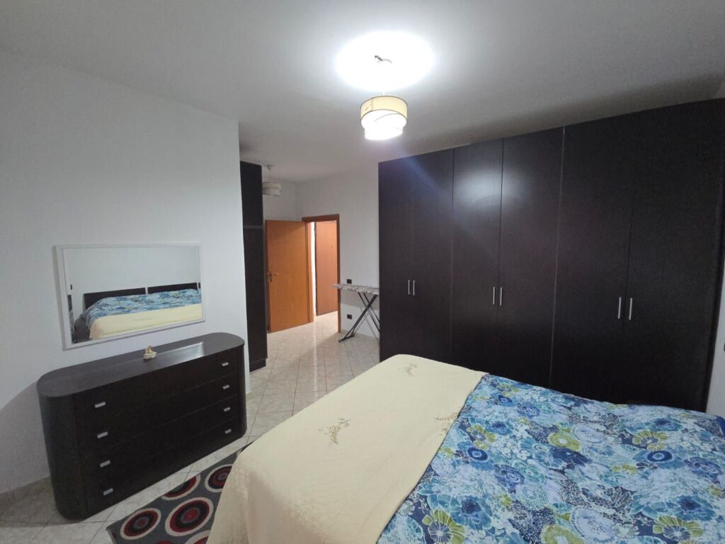 🏡 Apartament 1+1 me Kuzhinë të Veçantë për Qira në Zonën e Plazhit të Durrësit – Afër Pelikanit