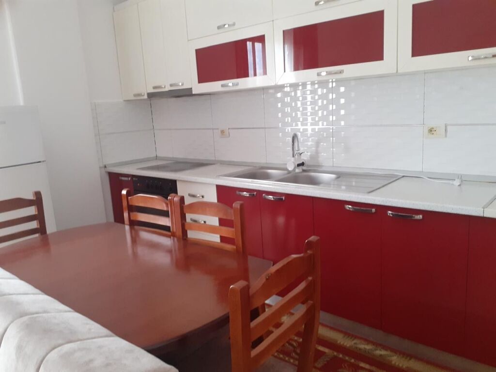 Jepet Me Qera Apartament 1+1+1 Ballkon