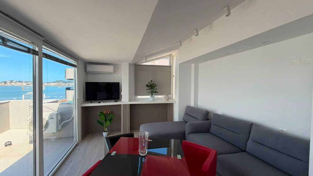 Modern 2+1 Apartment with Sea View – For Rent on the Beach, Durres