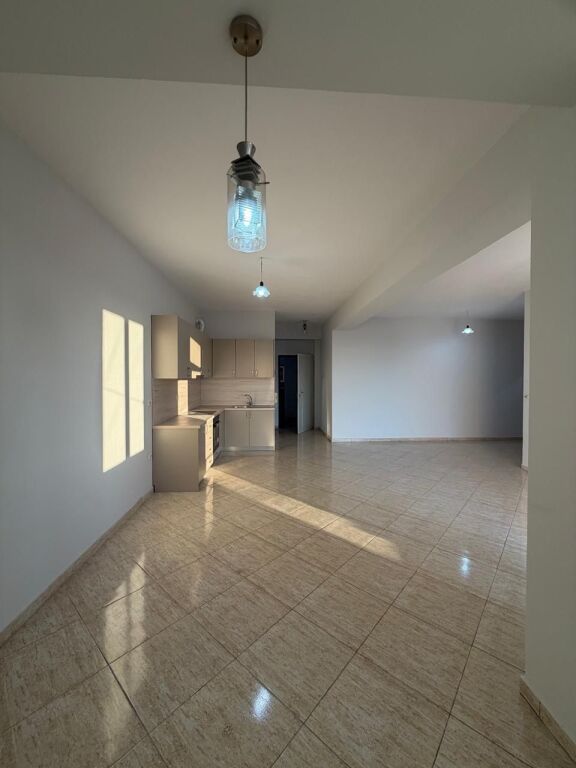 Shitet Apartament 2+1+2 te Rruga e Kavajës(Globi)