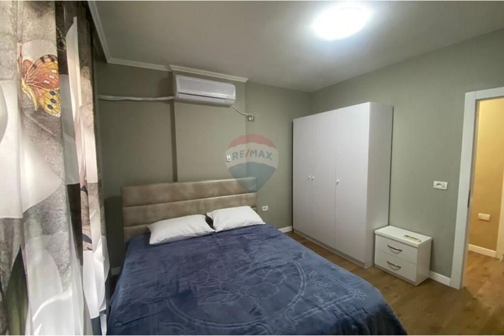 Jepet apartament 2+1 me qira tek blloku Gintash.