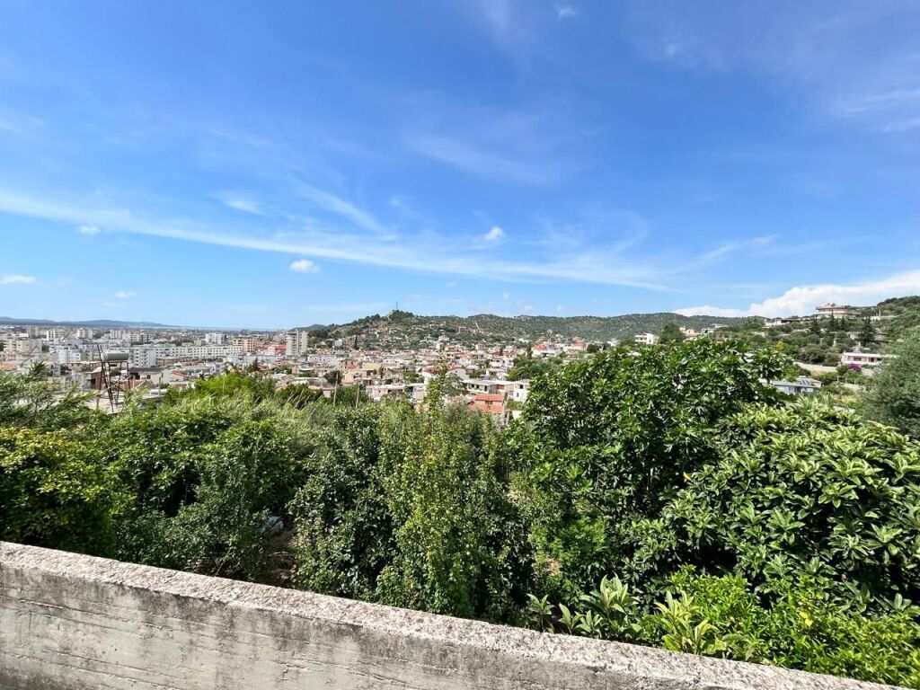 Dy Shtëpi Private për Shitje në Lagjen 4 Heronjtë, Vlorë