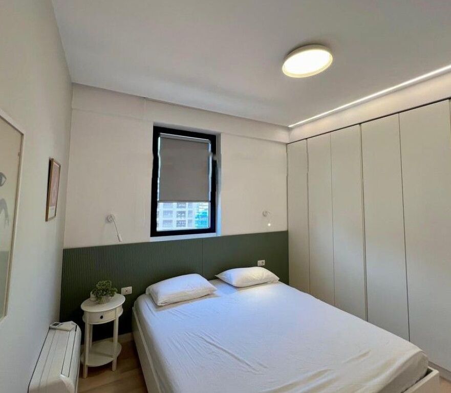 JAPIM ME QIRA APARTAMENT 2+1+2 + POST PARKIMI TEK RR.BARRIKADAVE