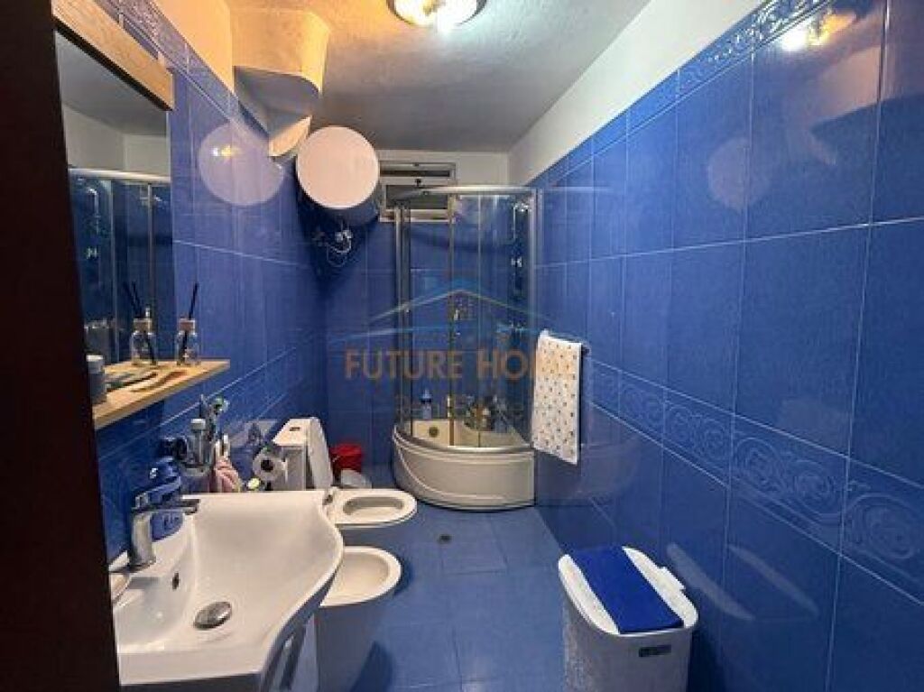 Shitet, Apartament 2+1, Materniteti i Ri, Tiranë