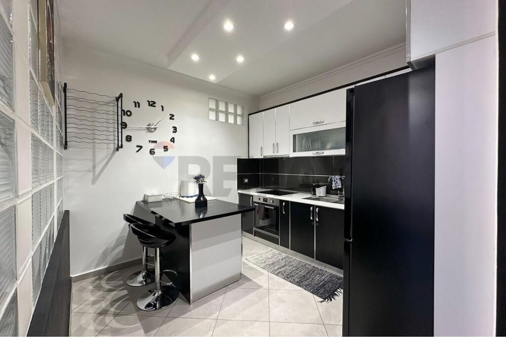 Apartament 2+1 për shitje, Rruga e Kavajës!