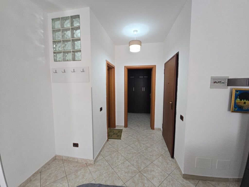 🏡 Apartament 1+1 me Kuzhinë të Veçantë për Qira në Zonën e Plazhit të Durrësit – Afër Pelikanit