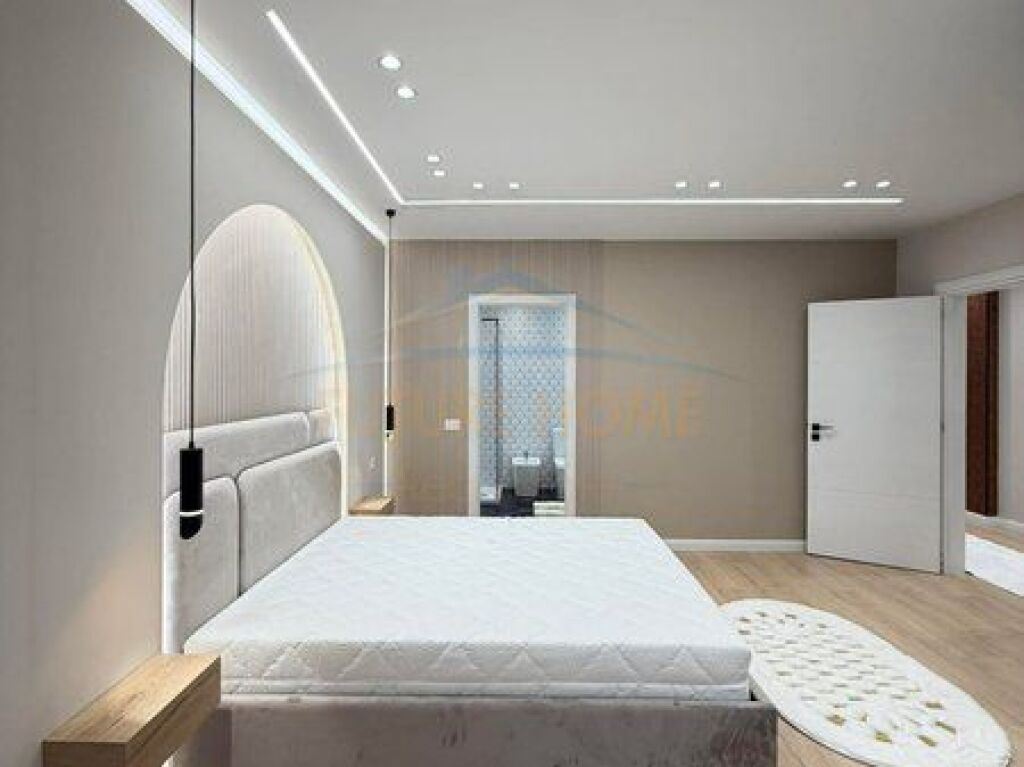 Shitet, Apartament 2+1+2, Unaza Re
