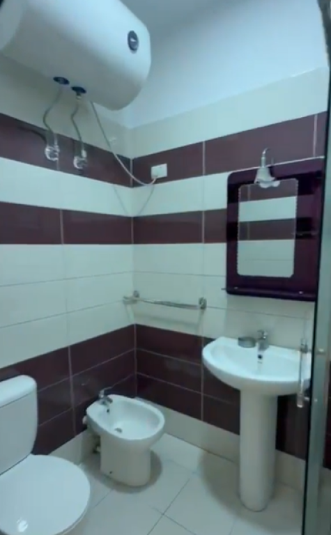 Shitet apartament 1+1 Plazh Durres