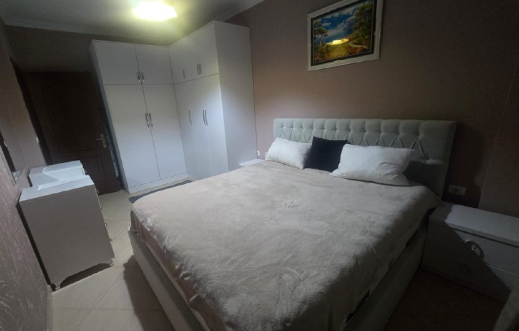 APARTAMENT 2+1 PRANE TELEFERIKUT-FRESK PER QERA