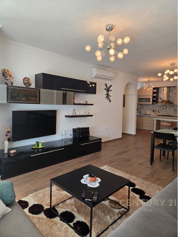 SHITET APARTAMENT 2+1+GARAZHD KET ISH-URT'ja !!!