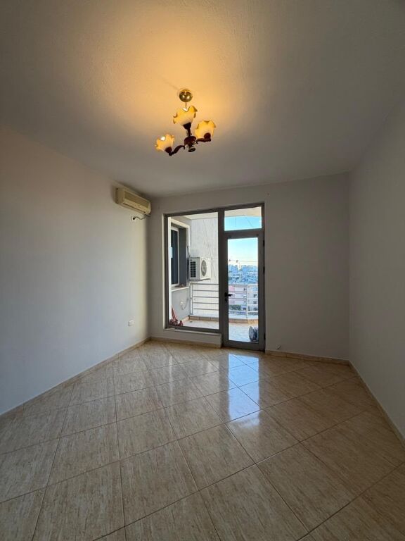 Shitet Apartament 2+1+2 📍në Rrugën e Kavajës (Globi)